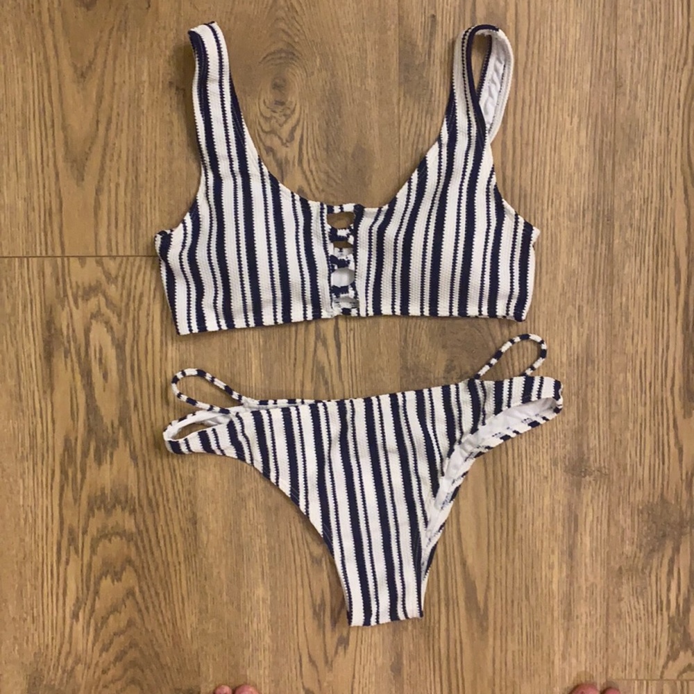 Small Cupshe Bikini NWOT